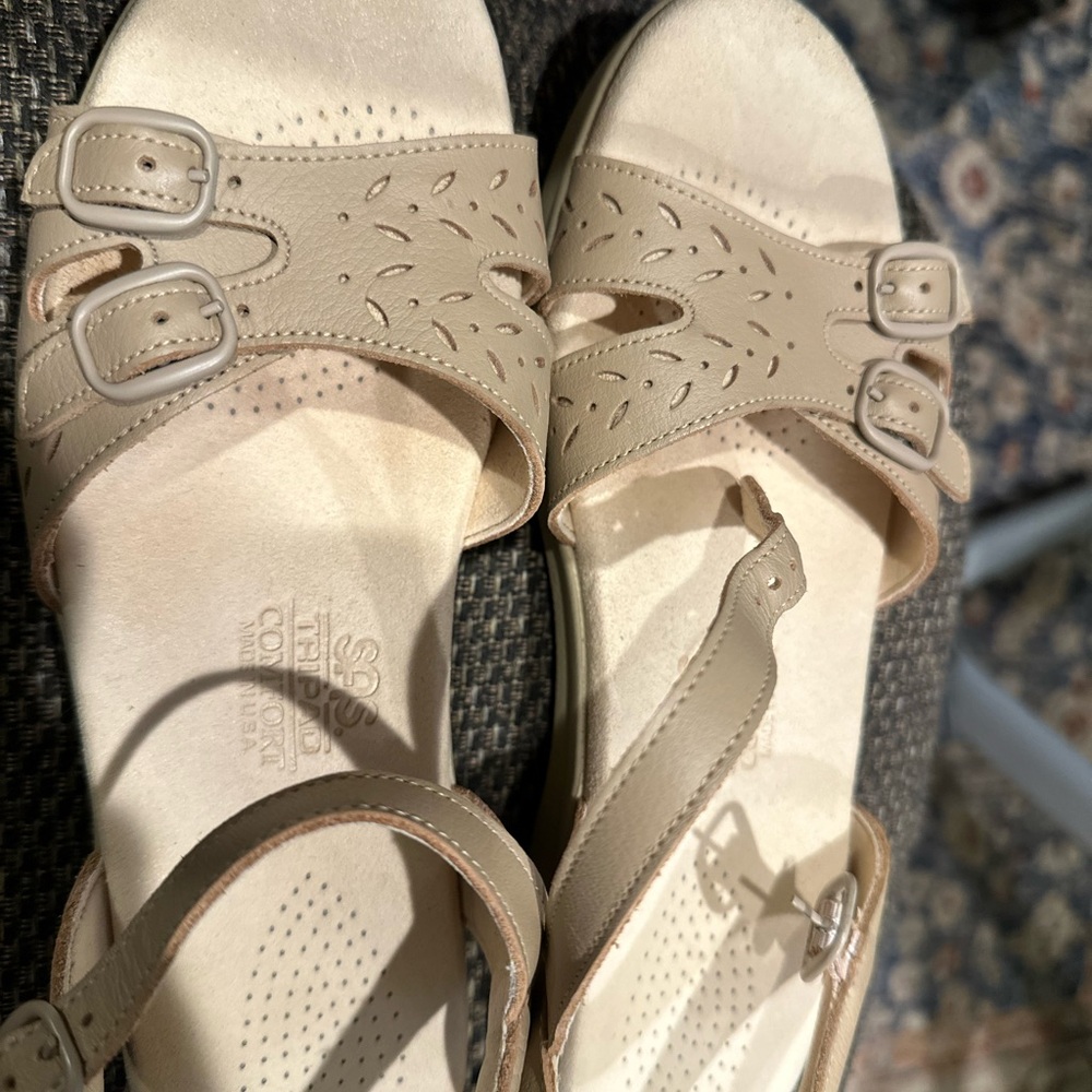 SAS Tan Sandals with Adjustable Straps and Perforated Design 7.5